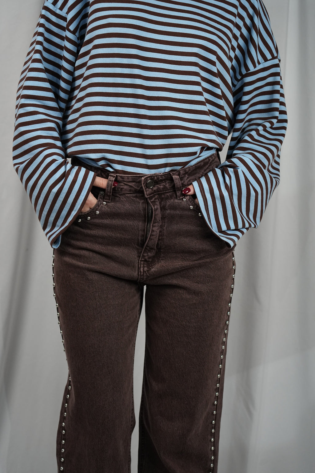 Jeans Delavè Brown con borchie