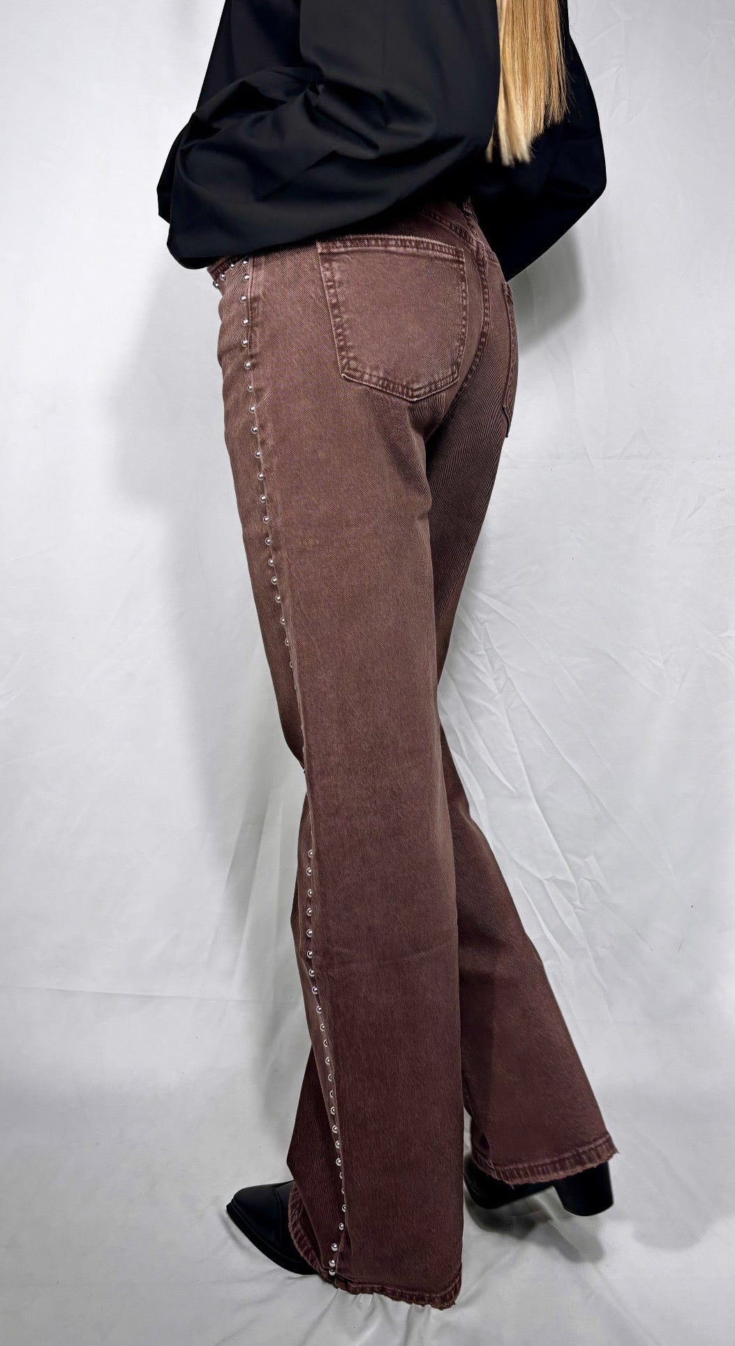 Jeans Delavè Brown con borchie